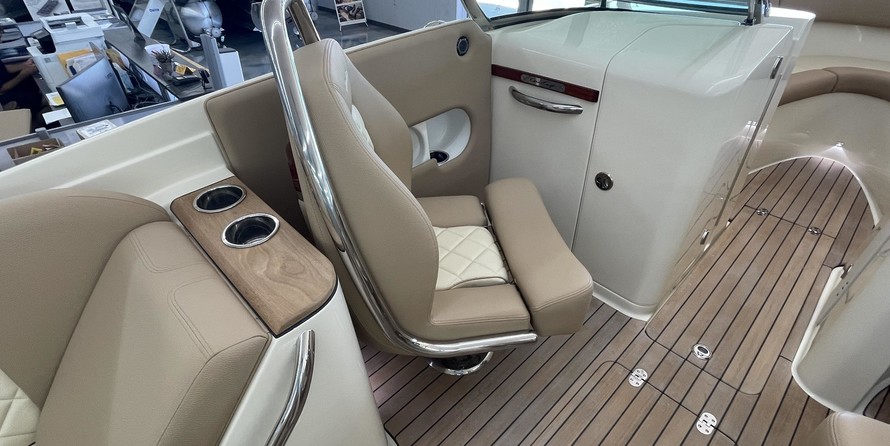 Chris-Craft Launch 27