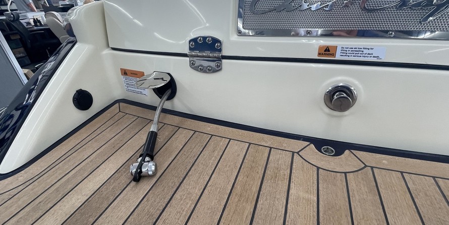 Chris-Craft Launch 27