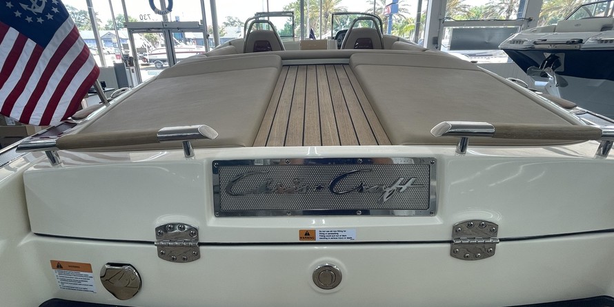 Chris-Craft Launch 27