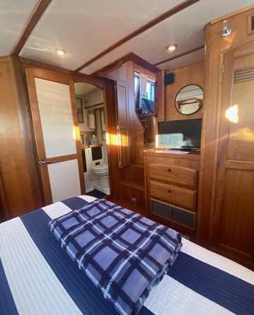 Carver 47 Motor Yacht