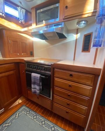 Carver 47 Motor Yacht