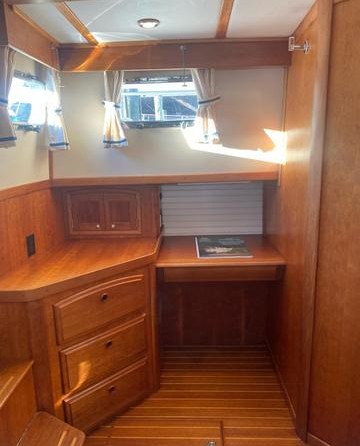 Carver 47 Motor Yacht