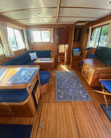 Carver 47 Motor Yacht