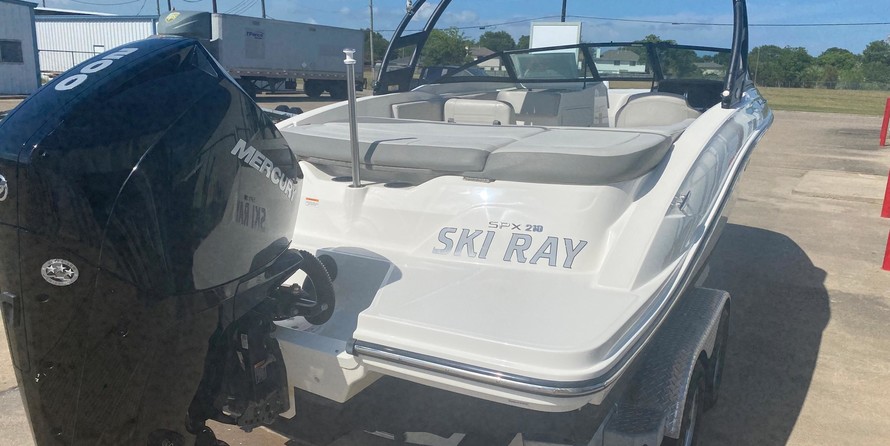 Sea Ray SPX 210 OB
