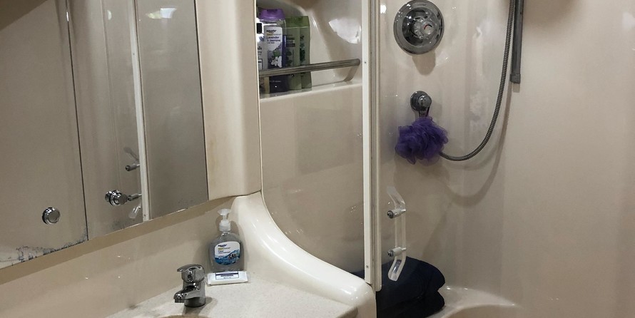 Sea ray 480 sedan bridge