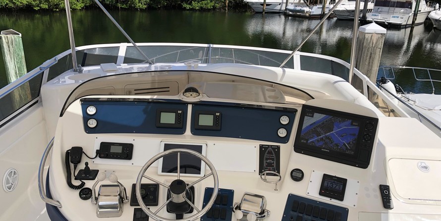 Sea ray 480 sedan bridge