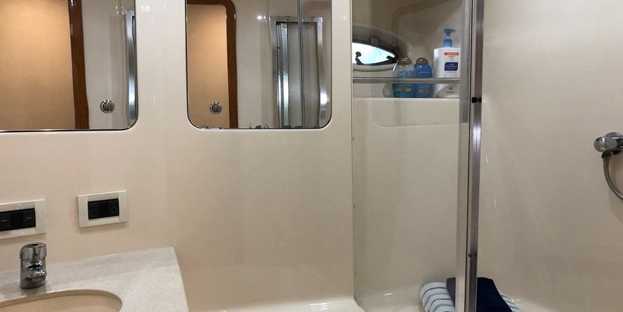 Sea ray 480 sedan bridge