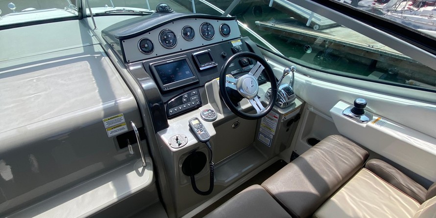 Sea Ray 330 Sundancer