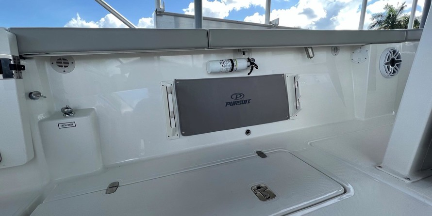 Pursuit S 358 Sport