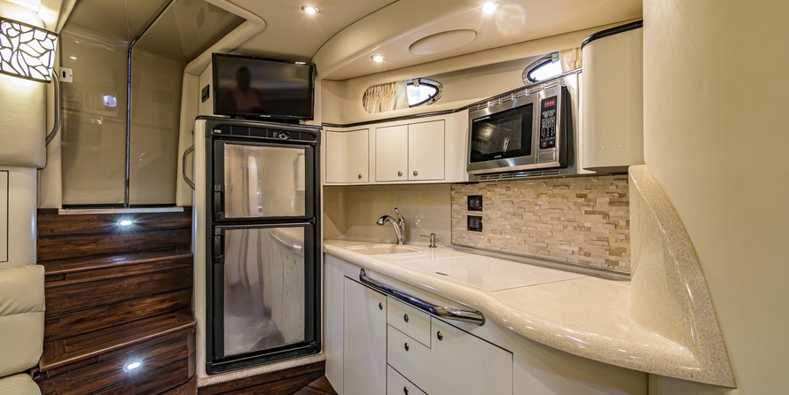 Sea Ray 410 Express Cruiser