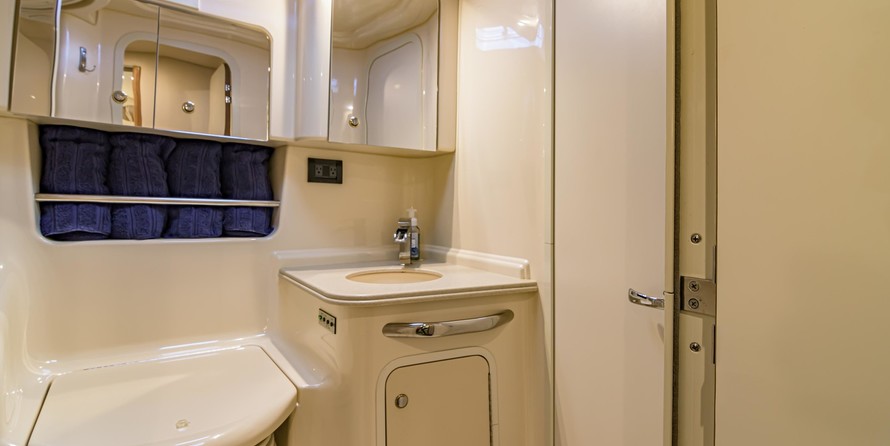 Sea Ray 410 Express Cruiser