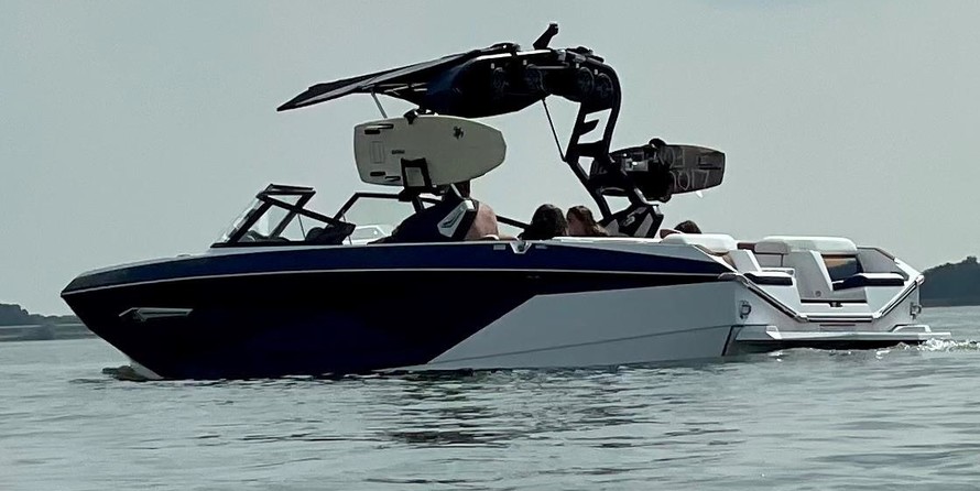 Super Air Nautique G23