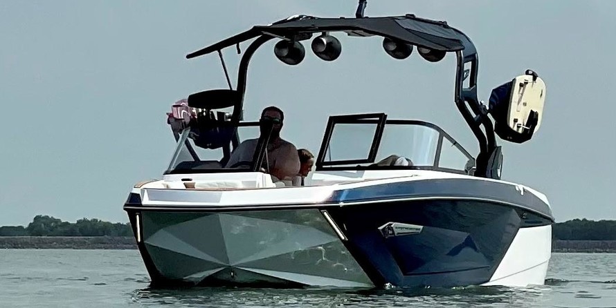 Super Air Nautique G23