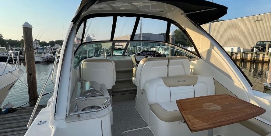 Sea Ray 330 Sundancer