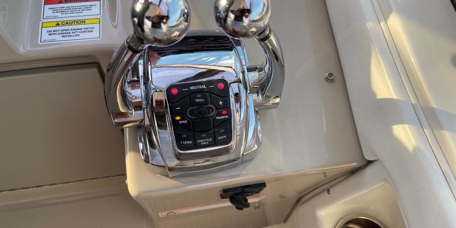 Sea Ray 330 Sundancer