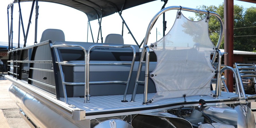 60 x 16 tri-toon passenger vessel