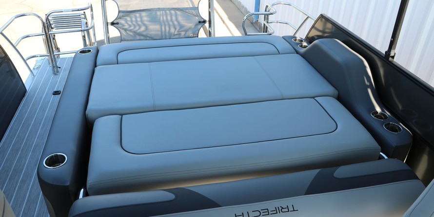60 x 16 tri-toon passenger vessel