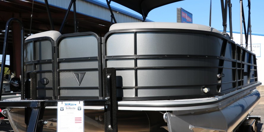 60 x 16 tri-toon passenger vessel