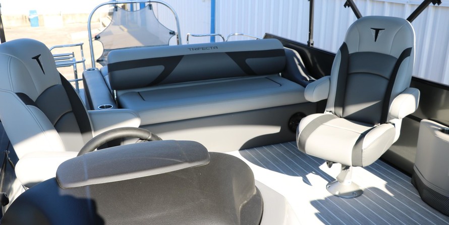 60 x 16 tri-toon passenger vessel