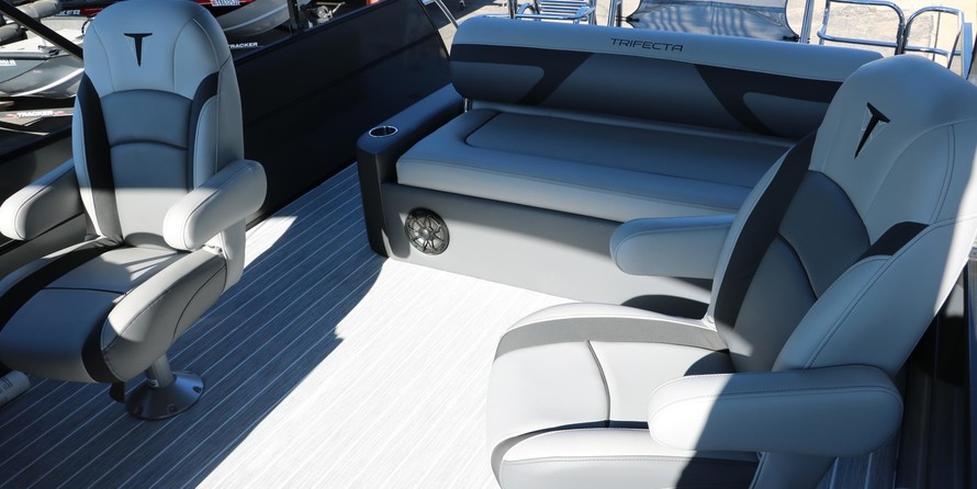 60 x 16 tri-toon passenger vessel