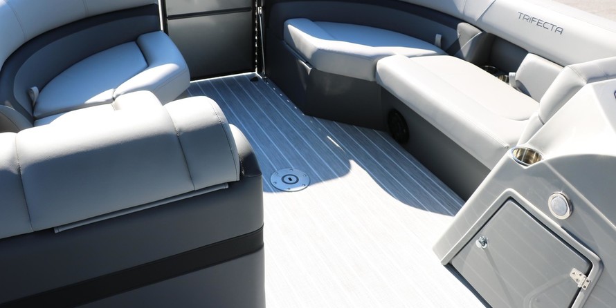 60 x 16 tri-toon passenger vessel