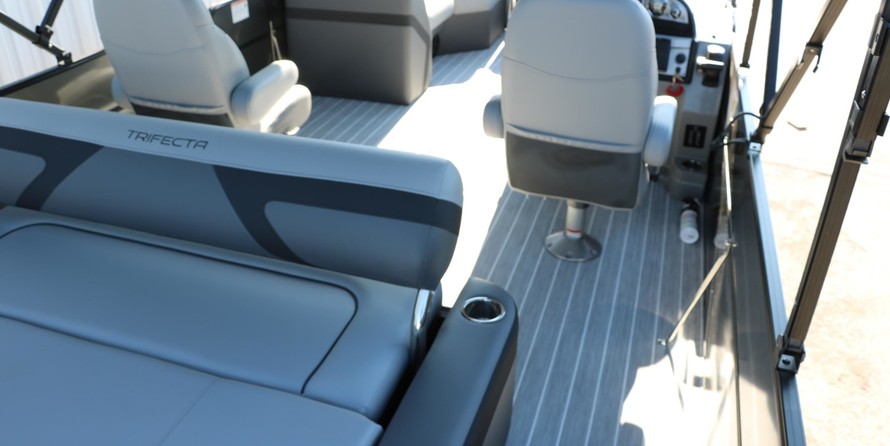 60 x 16 tri-toon passenger vessel