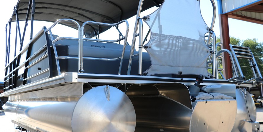 60 x 16 tri-toon passenger vessel