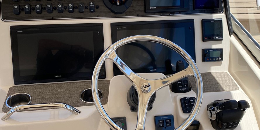 Grady-White Freedom 335