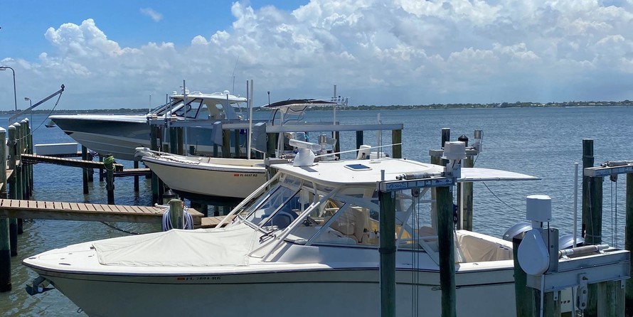 Grady-White Freedom 335