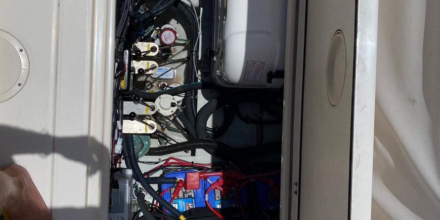 Grady-White Freedom 335