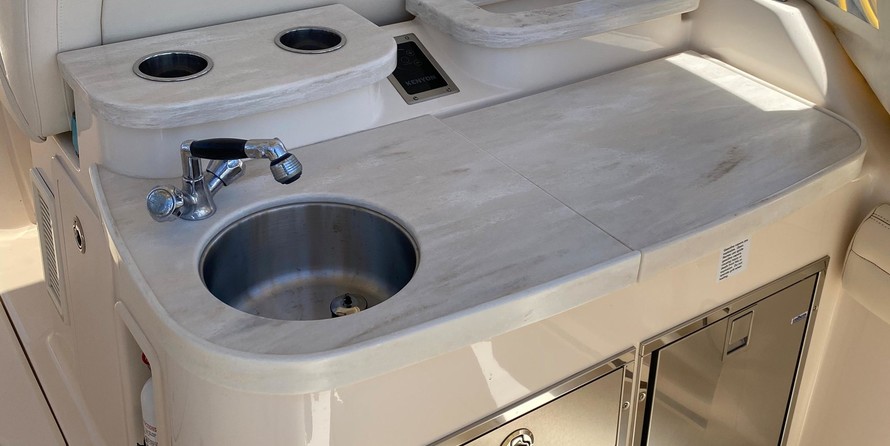 Grady-White Freedom 335