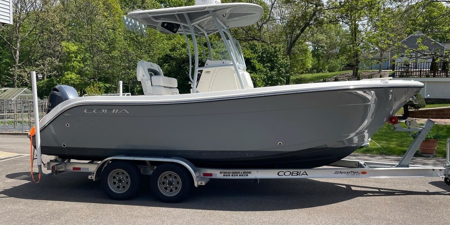 Cobia 217 center console
