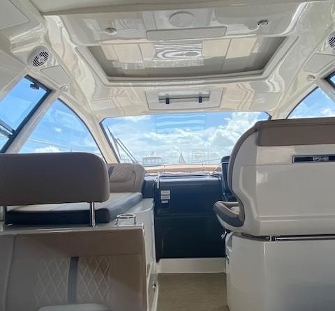 Sea Ray Sundancer 350 Coupe