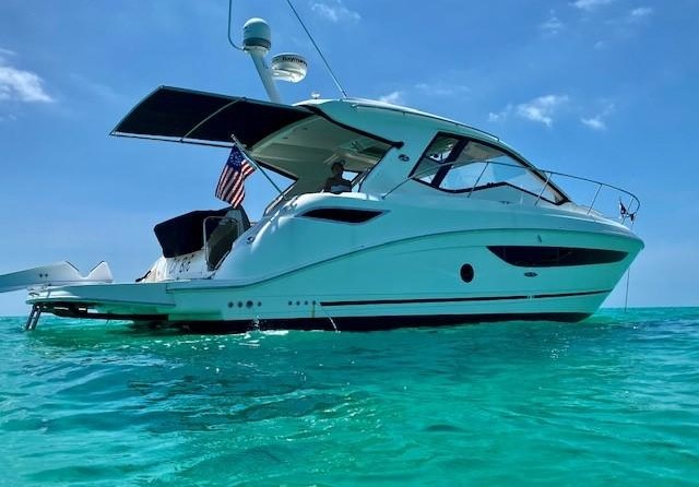 Sea Ray Sundancer 350 Coupe