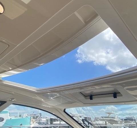 Sea Ray Sundancer 350 Coupe