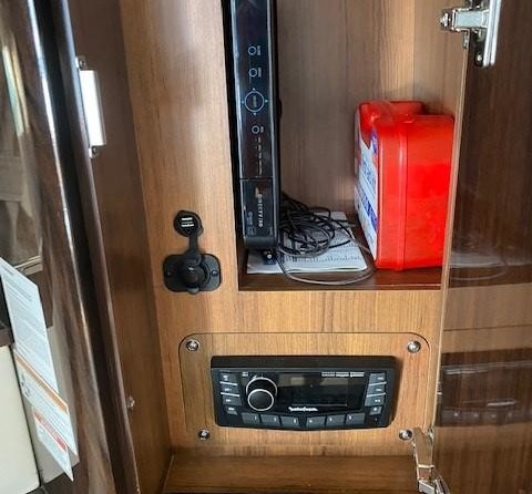 Sea Ray Sundancer 350 Coupe