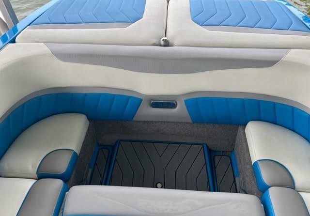 Malibu Wakesetter 25 LSV