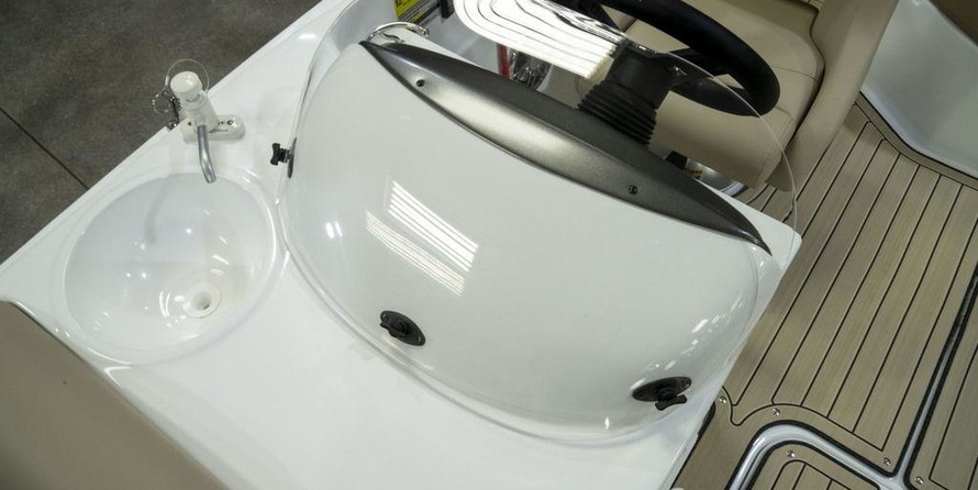 Hurricane 201 sundeck sport