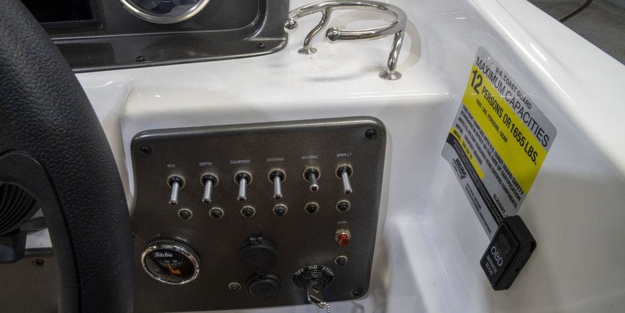 Hurricane 201 sundeck sport