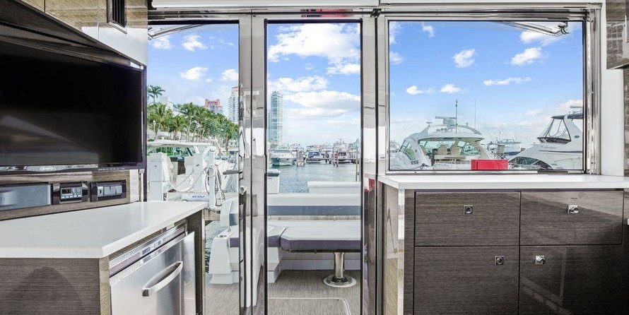 Cruisers Yachts 50 Cantius