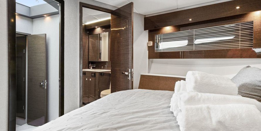 Cruisers Yachts 50 Cantius