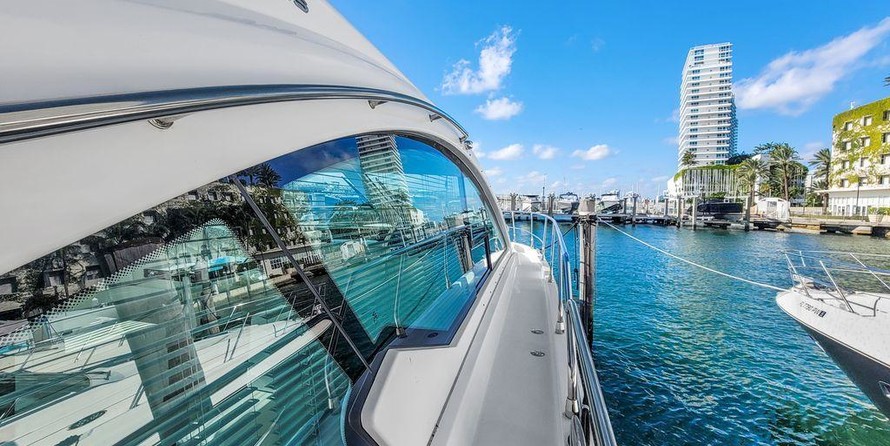 Cruisers Yachts 50 Cantius