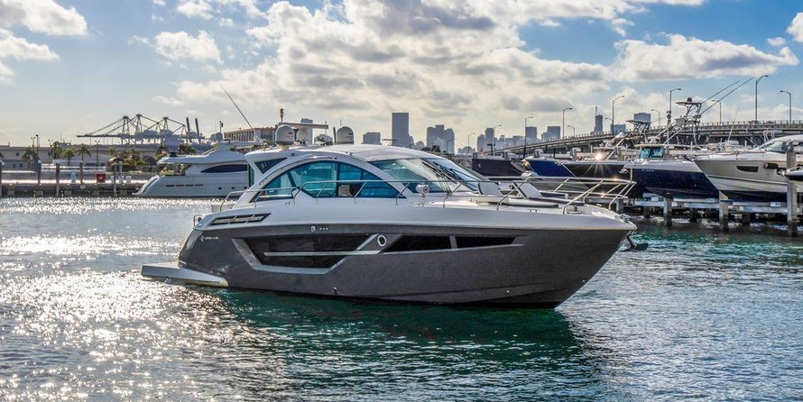 Cruisers Yachts 50 Cantius