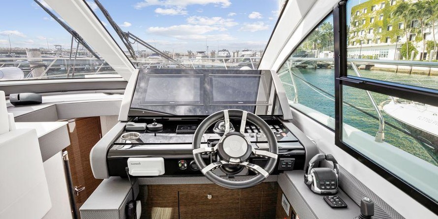 Cruisers Yachts 50 Cantius
