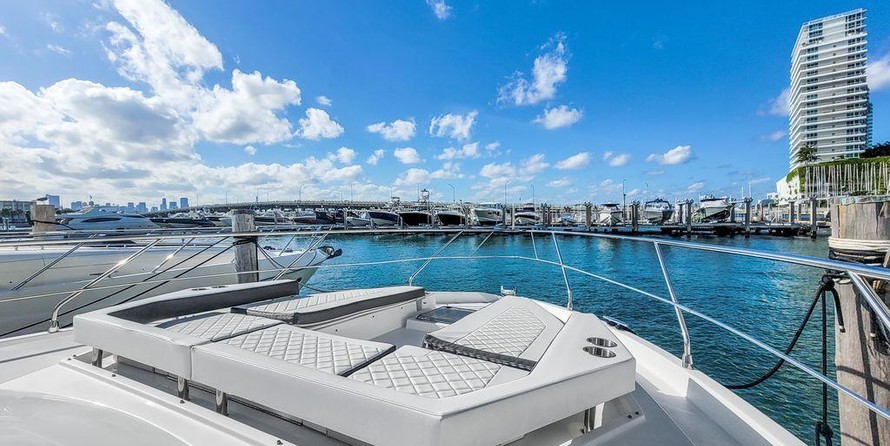 Cruisers Yachts 50 Cantius