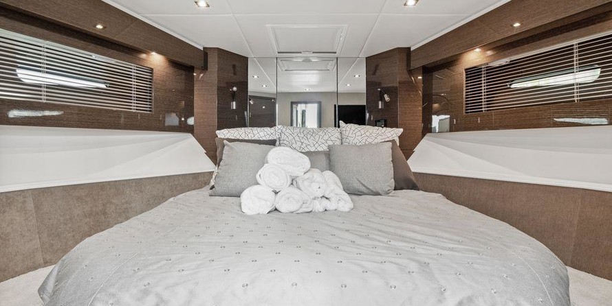 Cruisers Yachts 50 Cantius