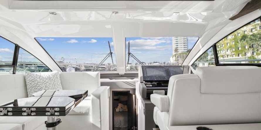 Cruisers Yachts 50 Cantius