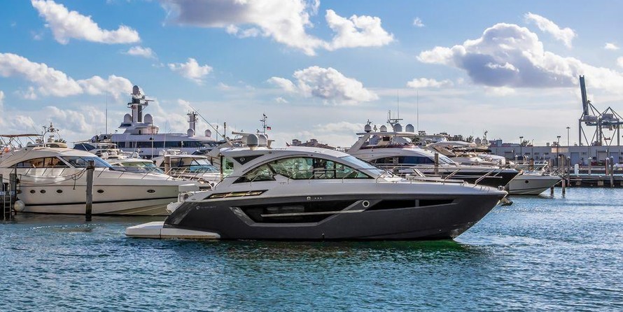 Cruisers Yachts 50 Cantius