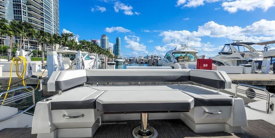 Cruisers Yachts 50 Cantius