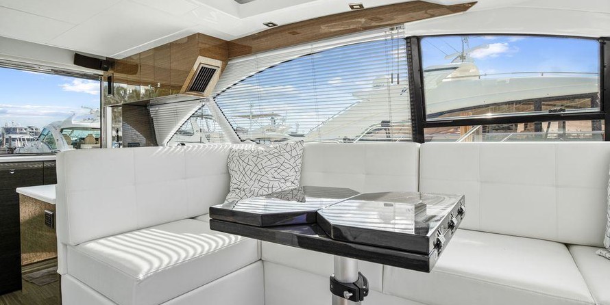 Cruisers Yachts 50 Cantius